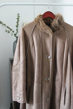 Load image into Gallery viewer, Sheepskin Coat
