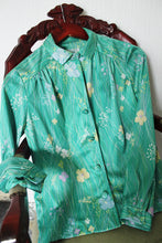 Load image into Gallery viewer, Satin Floral 50&#39;s Shirt
